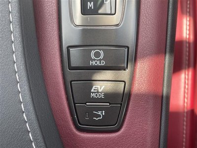 2017 Lexus LC — миниатюра 26