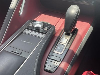 2017 Lexus LC — миниатюра 24
