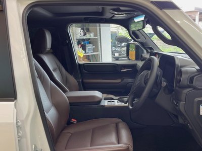 TOYOTA LAND CRUISER 250 - 7