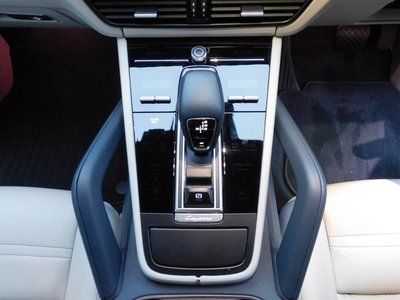 صورة 7 لـ 2019 Porsche CAYENNE