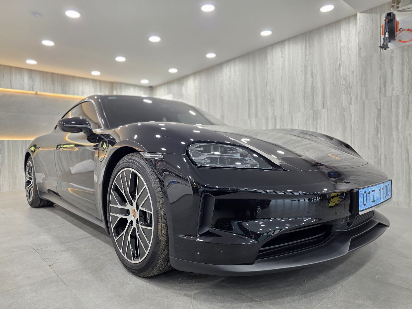 PORSCHE TAYCAN - View 1