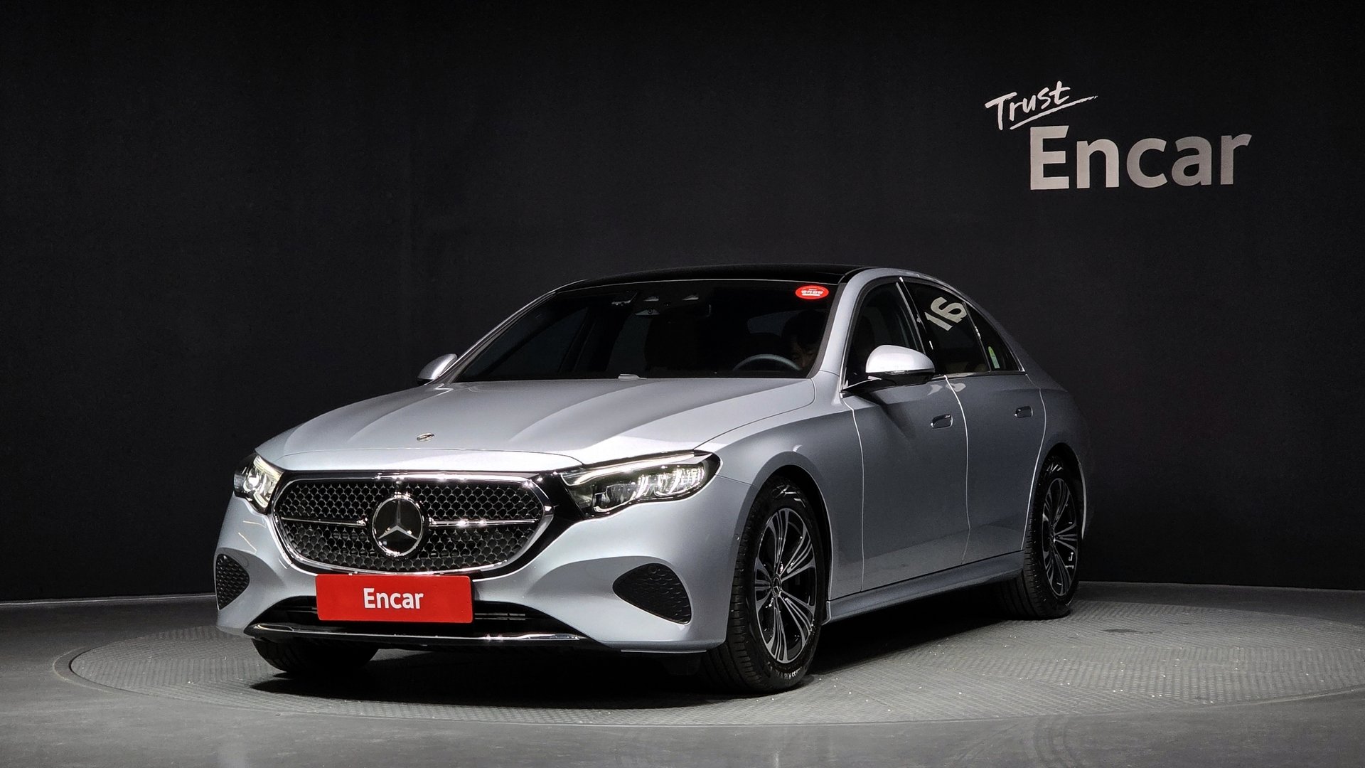 MERCEDES-BENZ E-CLASS - View 1