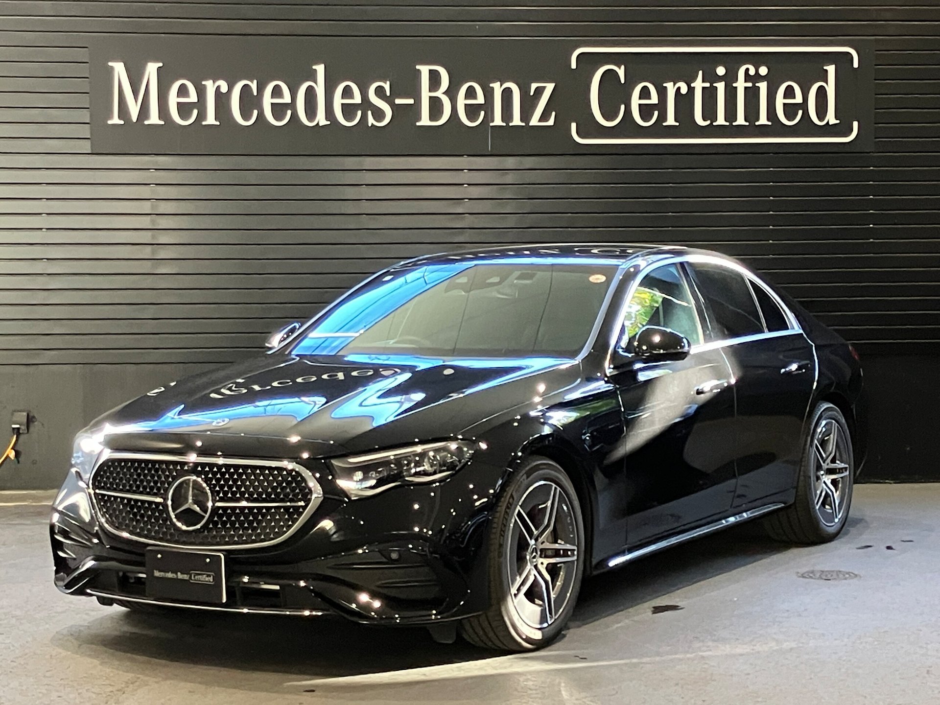 MERCEDES-BENZ E-CLASS - View 1