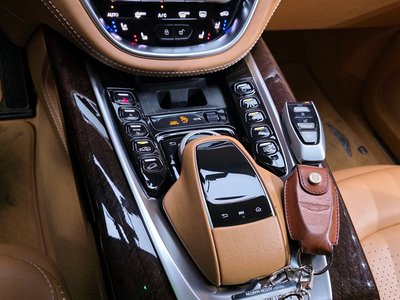 ASTON MARTIN DBX - 9