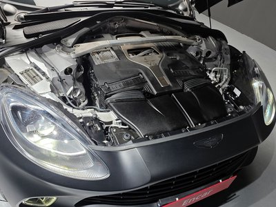 ASTON MARTIN DBX - 7