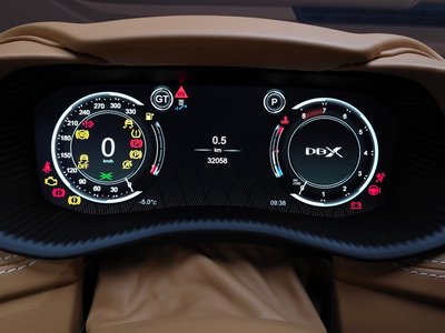 ASTON MARTIN DBX - 8