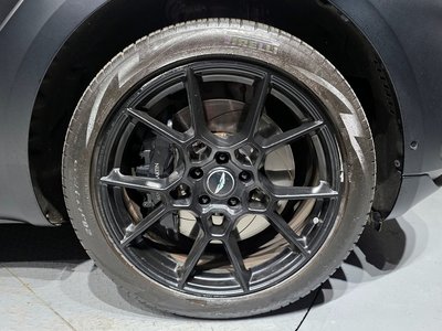 ASTON MARTIN DBX - 6