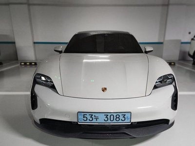 2021 Porsche TAYCAN photo 1