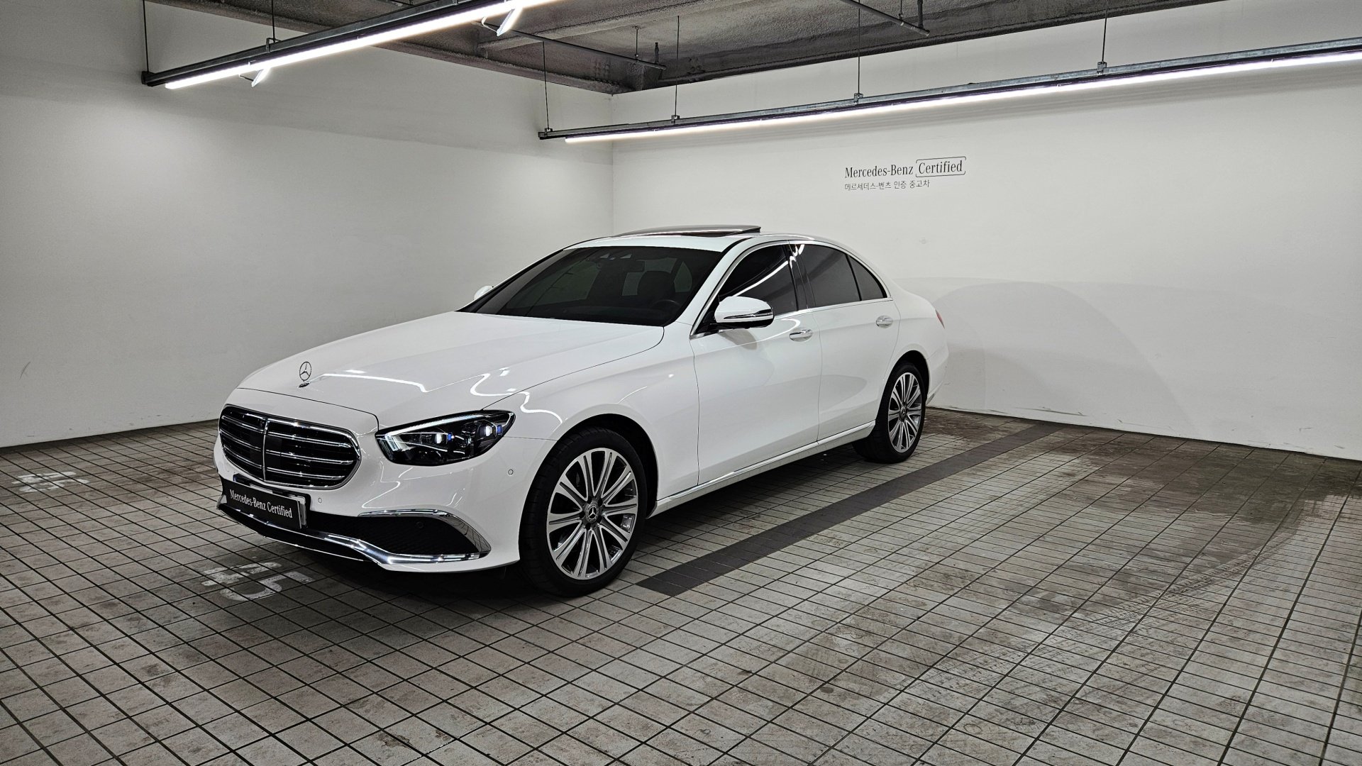 MERCEDES-BENZ E-CLASS - View 1