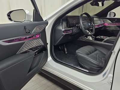 2025 BMW I7 thumbnail 13