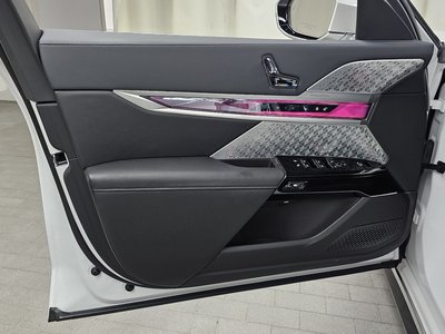 2025 BMW I7 thumbnail 14
