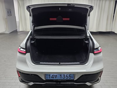 2025 BMW I7 thumbnail 25