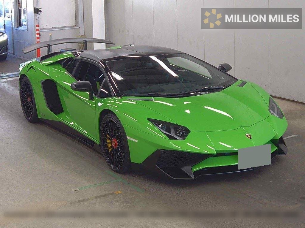 LAMBORGHINI AVENTADOR - View 1