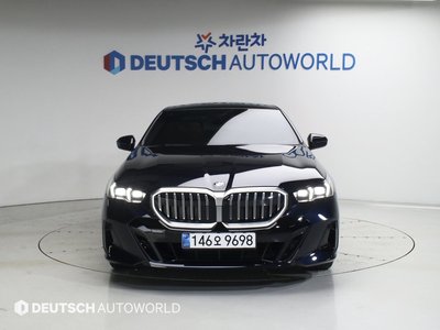 2025 BMW 5 SERIES — фото 2