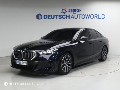 2025 BMW 5 SERIES — фото 1