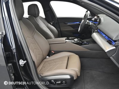 2025 BMW 5 SERIES — фото 10