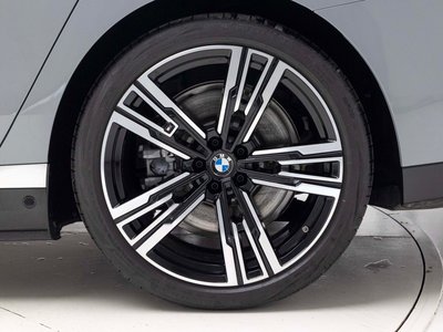 BMW I7 - 6