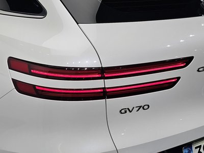 صورة 10 لـ 2021 Genesis GV70