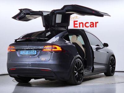 TESLA MODEL X - 4