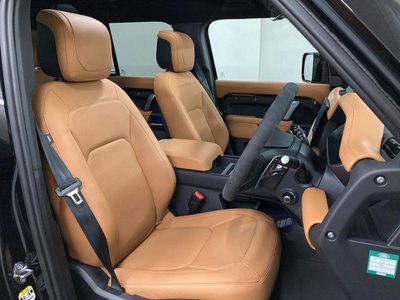 LAND ROVER DEFENDER - 4