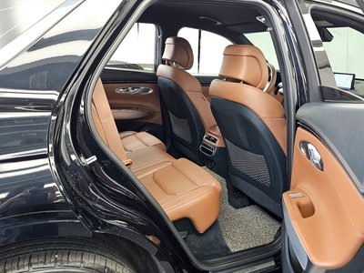 2021 Genesis GV70 thumbnail 12