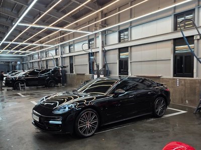 PORSCHE PANAMERA - 3