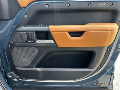 LAND ROVER DEFENDER - 10