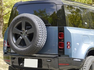 LAND ROVER DEFENDER - 4