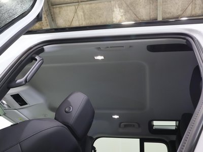 LAND ROVER DEFENDER - 10