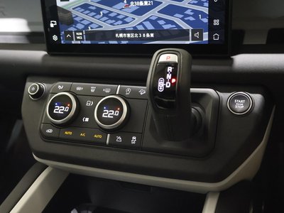 2025 LAND Rover DEFENDER — миниатюра 25
