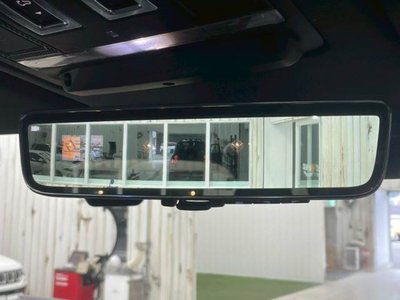 LAND ROVER DEFENDER - 8