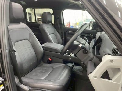 LAND ROVER DEFENDER - 9