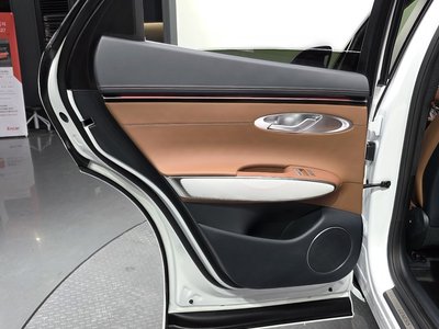 2025 Genesis GV70 thumbnail 15