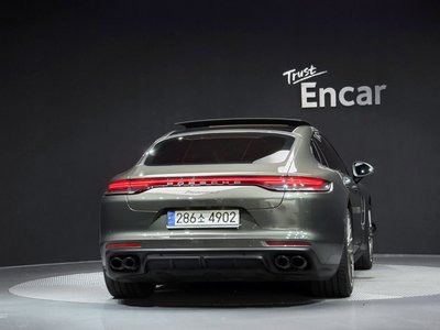 2022 Porsche PANAMERA photo 4
