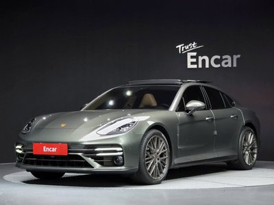 2022 Porsche PANAMERA photo 1
