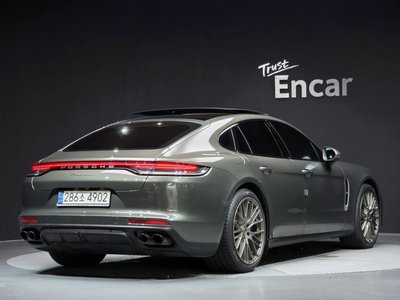 2022 Porsche PANAMERA photo 3