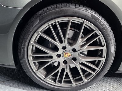 2022 Porsche PANAMERA photo 6