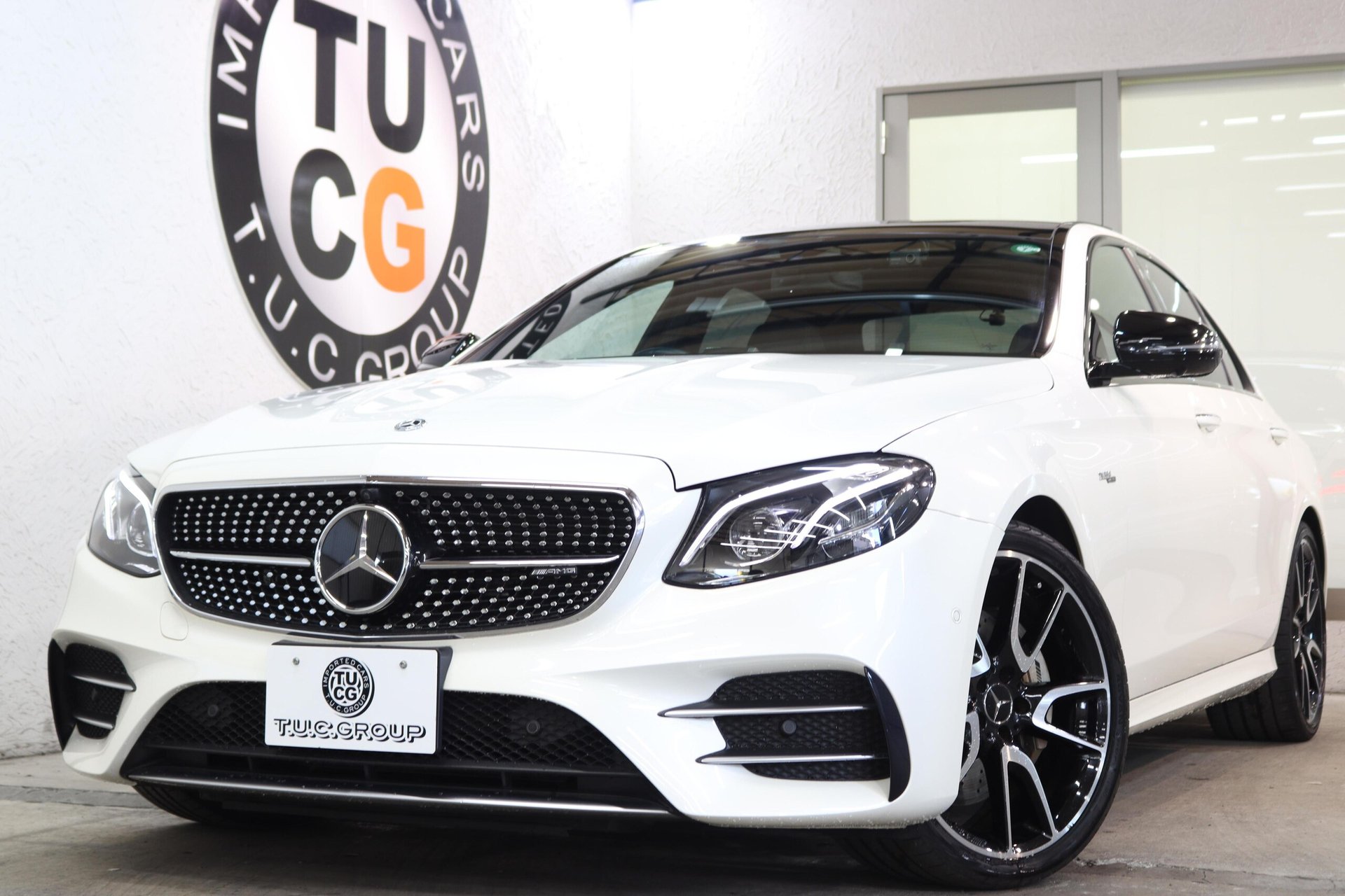 MERCEDES-BENZ E-CLASS AMG - View 1