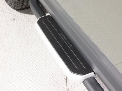 LAND ROVER DEFENDER - 6
