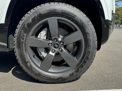 LAND ROVER DEFENDER - 8