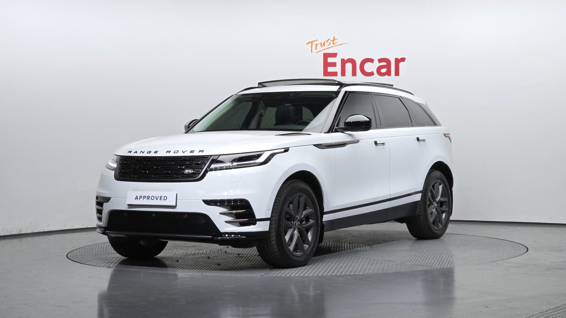 LAND ROVER RANGE ROVER VELAR - View 1
