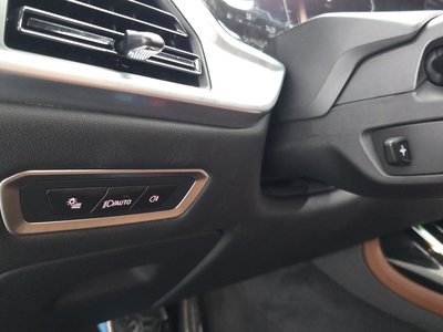 2023 BMW X7 thumbnail 32