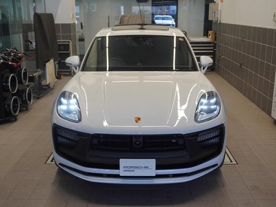 PORSCHE MACAN - 3