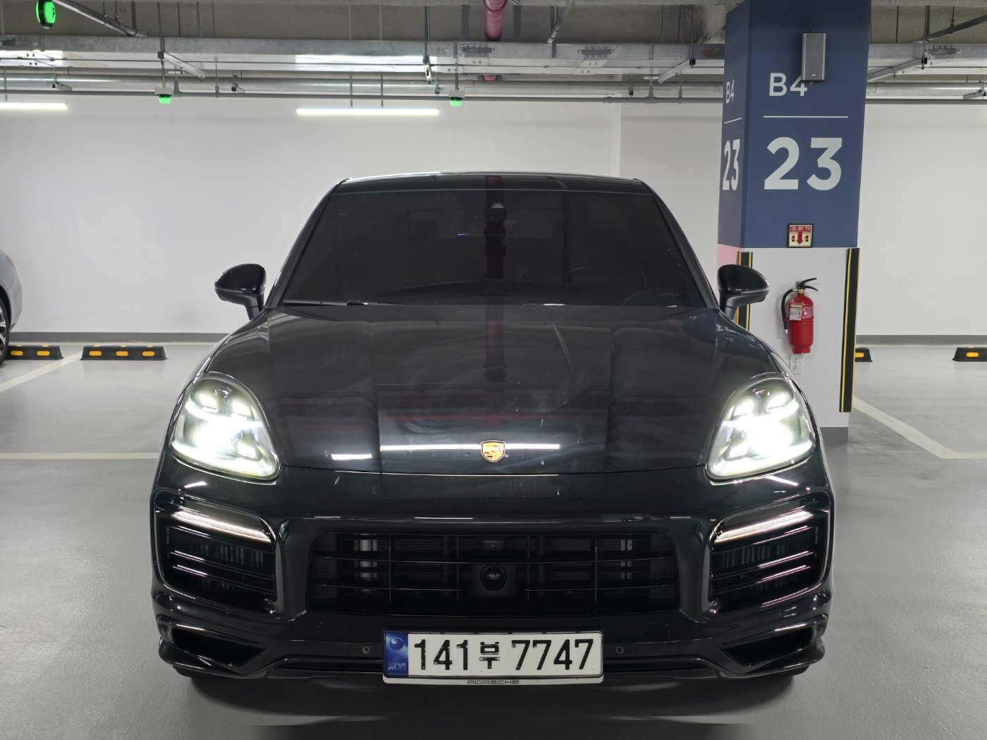 PORSCHE CAYENNE - View 1