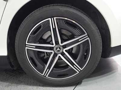 2023 Mercedes-BENZ EQE photo 8