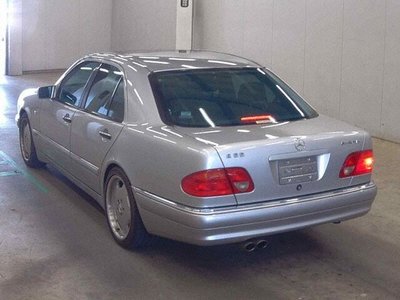 MERCEDES-BENZ E-CLASS AMG - 2