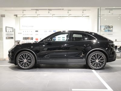 PORSCHE MACAN - 8