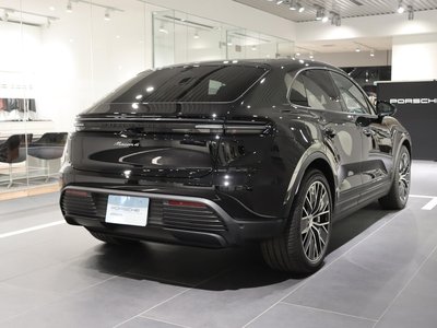 PORSCHE MACAN - 5