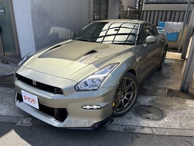NISSAN GT-R - 1