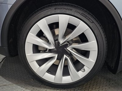 TESLA MODEL Y - 8